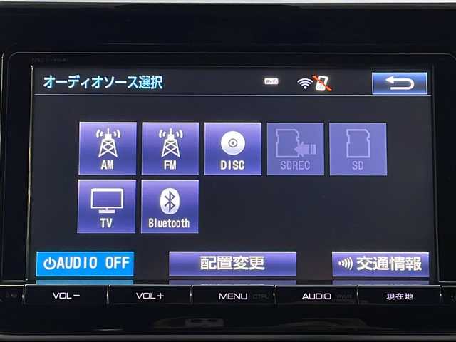 トヨタ エスクァイア Gi ブラックテーラード 沖縄県 2016(平28)年 7.5万km ホワイトパールクリスタルシャイン ・県外仕入　/・純正ナビ（ＣＤ　ＤＶＤ　ＢＴ　フルセグＴＶ）/・フリップダウンモニター　/・バックモニター　/・スマートキー　/・両側電動スライドドア　/・クルーズコントロール　/・ＬＥＤヘッドライト　/・オートライト　/・フォグライト/・ビルトインＥＴＣ