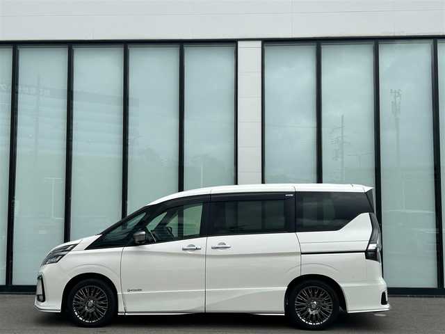 日産 セレナ e-パワー オーテック スポーツスペック 大阪府 2022(令4)年 2.3万km ブリリアントホワイトパール 純正１０インチナビ/フルセグTV/CD/DVD/Bluetooth/衝突軽減/ＢＳＭ/プロパイロット/全方位モニター/両側パワースライドドア/スマートルームミラー/ドライブレコーダー/ワンオーナー/純正フロアマット/ＥＴＣ/ＬＥＤライト