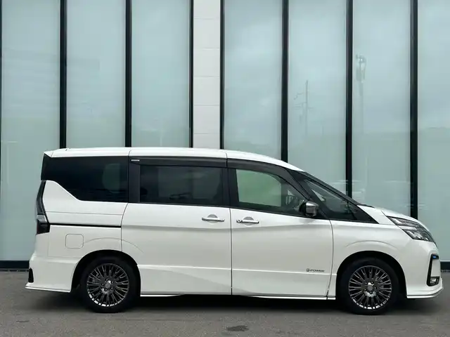 日産 セレナ e-パワー オーテック スポーツスペック 大阪府 2022(令4)年 2.3万km ブリリアントホワイトパール 純正１０インチナビ/フルセグTV/CD/DVD/Bluetooth/衝突軽減/ＢＳＭ/プロパイロット/全方位モニター/両側パワースライドドア/スマートルームミラー/ドライブレコーダー/ワンオーナー/純正フロアマット/ＥＴＣ/ＬＥＤライト