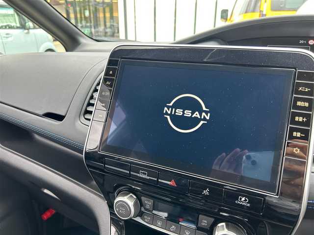 日産 セレナ e-パワー オーテック スポーツスペック 大阪府 2022(令4)年 2.3万km ブリリアントホワイトパール 純正１０インチナビ/フルセグTV/CD/DVD/Bluetooth/衝突軽減/ＢＳＭ/プロパイロット/全方位モニター/両側パワースライドドア/スマートルームミラー/ドライブレコーダー/ワンオーナー/純正フロアマット/ＥＴＣ/ＬＥＤライト