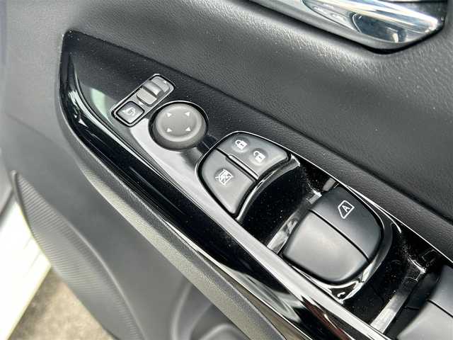 日産 セレナ e-パワー オーテック スポーツスペック 大阪府 2022(令4)年 2.3万km ブリリアントホワイトパール 純正１０インチナビ/フルセグTV/CD/DVD/Bluetooth/衝突軽減/ＢＳＭ/プロパイロット/全方位モニター/両側パワースライドドア/スマートルームミラー/ドライブレコーダー/ワンオーナー/純正フロアマット/ＥＴＣ/ＬＥＤライト
