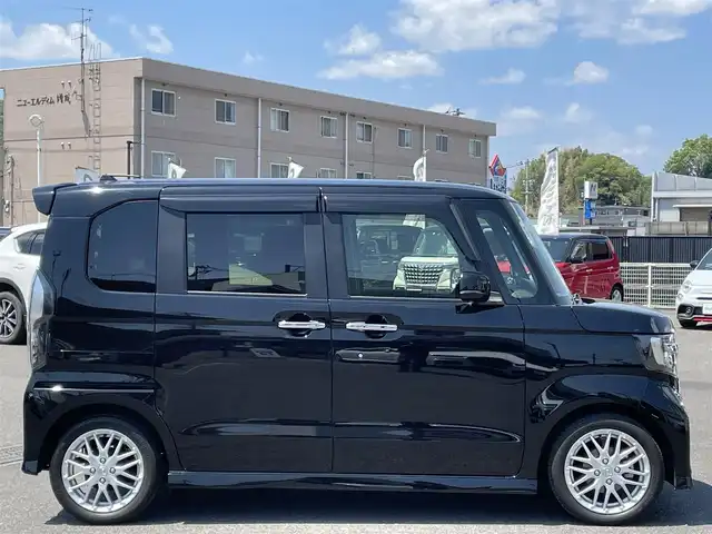 ホンダ Ｎ ＢＯＸ カスタム L ターボ 広島県 2021(令3)年 0.7万km クリスタルブラックパール 社外メモリナビ(CN-E330D)/(CD/BT/ワンセグ)/バックカメラ/両側パワースライドドア/ホンダセンシング/D/N席シートヒーター/純正AW15インチ/LEDヘッドライト/オートライト/ドラレコ/ETC/革巻きハンドル/ステアリングリモコン/スマートキー/オートリトラミラー/アレルクリーンプラスシート/プラズマクラスター搭載フルオート・エアコンディショナー/運転席＆助手席シートバックテーブル/プライムスムース＆トリコットコンビシート/保証書/取扱説明書/ナビ取説