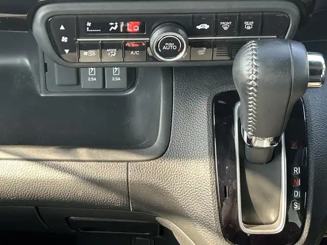 ホンダ Ｎ ＢＯＸ カスタム L ターボ 広島県 2021(令3)年 0.7万km クリスタルブラックパール 社外メモリナビ(CN-E330D)/(CD/BT/ワンセグ)/バックカメラ/両側パワースライドドア/ホンダセンシング/D/N席シートヒーター/純正AW15インチ/LEDヘッドライト/オートライト/ドラレコ/ETC/革巻きハンドル/ステアリングリモコン/スマートキー/オートリトラミラー/アレルクリーンプラスシート/プラズマクラスター搭載フルオート・エアコンディショナー/運転席＆助手席シートバックテーブル/プライムスムース＆トリコットコンビシート/保証書/取扱説明書/ナビ取説