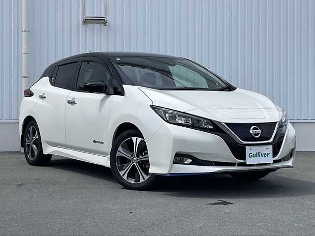 日産 リーフ e+ X 三重県 2019(平31)年 5.4万km ブリリアントホワイトパール/スーパーブラック 2トーン ワンオーナー/プロパイロット/BSM/エマージェンシーブレーキ/駐車支援/ふらつき検知/標識検知/デジタルインナーミラー/e-pedal/電動パーキング/前後ドライブレコーダー/スペアキー/プッシュスタート/メーカーナビ(CD/V/BT)/ステアリングスイッチ/ステアリングヒーター/革巻きステアリング/電動格納ミラー/シートヒーター(D+N+リア)/取扱説明書/ナビ取扱説明書/保証書