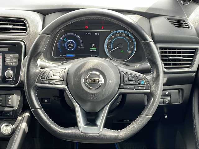 日産 リーフ e+ X 三重県 2019(平31)年 5.4万km ブリリアントホワイトパール/スーパーブラック 2トーン ワンオーナー/プロパイロット/BSM/エマージェンシーブレーキ/駐車支援/ふらつき検知/標識検知/デジタルインナーミラー/e-pedal/電動パーキング/前後ドライブレコーダー/スペアキー/プッシュスタート/メーカーナビ(CD/V/BT)/ステアリングスイッチ/ステアリングヒーター/革巻きステアリング/電動格納ミラー/シートヒーター(D+N+リア)/取扱説明書/ナビ取扱説明書/保証書