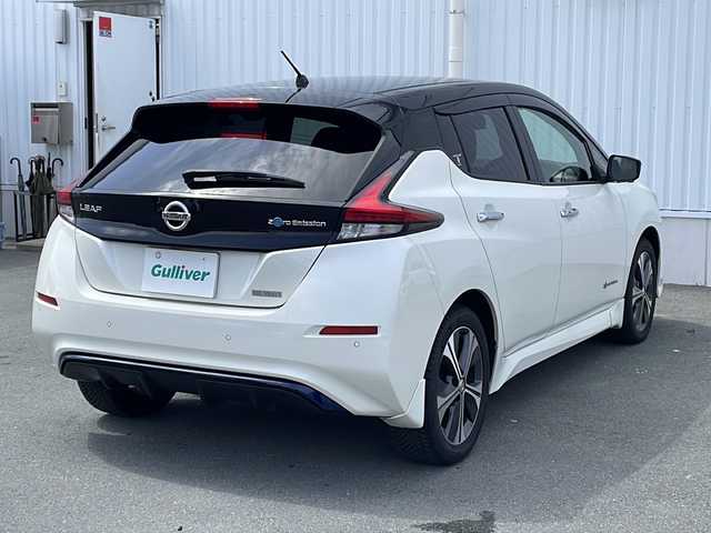 日産 リーフ e+ X 三重県 2019(平31)年 5.4万km ブリリアントホワイトパール/スーパーブラック 2トーン ワンオーナー/プロパイロット/BSM/エマージェンシーブレーキ/駐車支援/ふらつき検知/標識検知/デジタルインナーミラー/e-pedal/電動パーキング/前後ドライブレコーダー/スペアキー/プッシュスタート/メーカーナビ(CD/V/BT)/ステアリングスイッチ/ステアリングヒーター/革巻きステアリング/電動格納ミラー/シートヒーター(D+N+リア)/取扱説明書/ナビ取扱説明書/保証書