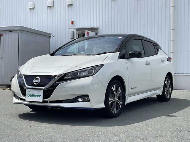 日産 リーフ e+ X 三重県 2019(平31)年 5.4万km ブリリアントホワイトパール/スーパーブラック 2トーン ワンオーナー/プロパイロット/BSM/エマージェンシーブレーキ/駐車支援/ふらつき検知/標識検知/デジタルインナーミラー/e-pedal/電動パーキング/前後ドライブレコーダー/スペアキー/プッシュスタート/メーカーナビ(CD/V/BT)/ステアリングスイッチ/ステアリングヒーター/革巻きステアリング/電動格納ミラー/シートヒーター(D+N+リア)/取扱説明書/ナビ取扱説明書/保証書