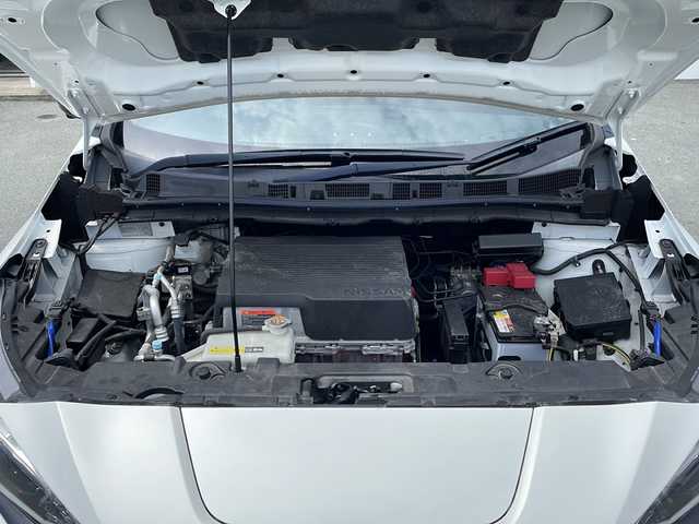 日産 リーフ e+ X 三重県 2019(平31)年 5.4万km ブリリアントホワイトパール/スーパーブラック 2トーン ワンオーナー/プロパイロット/BSM/エマージェンシーブレーキ/駐車支援/ふらつき検知/標識検知/デジタルインナーミラー/e-pedal/電動パーキング/前後ドライブレコーダー/スペアキー/プッシュスタート/メーカーナビ(CD/V/BT)/ステアリングスイッチ/ステアリングヒーター/革巻きステアリング/電動格納ミラー/シートヒーター(D+N+リア)/取扱説明書/ナビ取扱説明書/保証書