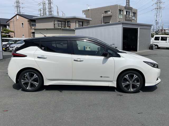 日産 リーフ e+ X 三重県 2019(平31)年 5.4万km ブリリアントホワイトパール/スーパーブラック 2トーン ワンオーナー/プロパイロット/BSM/エマージェンシーブレーキ/駐車支援/ふらつき検知/標識検知/デジタルインナーミラー/e-pedal/電動パーキング/前後ドライブレコーダー/スペアキー/プッシュスタート/メーカーナビ(CD/V/BT)/ステアリングスイッチ/ステアリングヒーター/革巻きステアリング/電動格納ミラー/シートヒーター(D+N+リア)/取扱説明書/ナビ取扱説明書/保証書