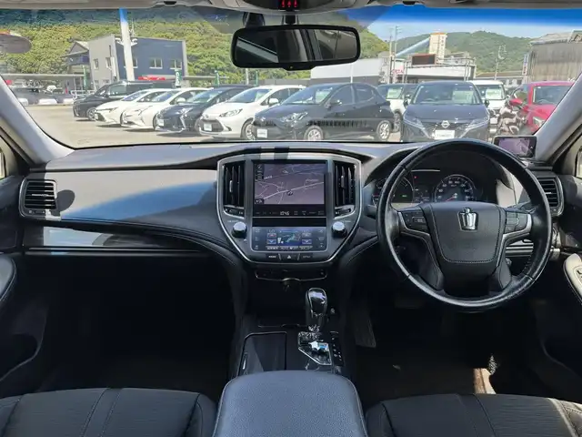 トヨタ クラウン ハイブリッド アスリートS 愛媛県 2014(平26)年 12.9万km ホワイトパールクリスタルシャイン サンルーフ　禁煙車　純正ナビ　Ｂｌｕｅｔｏｏｔｈ　ＤＶＤ　フルセグＴＶ　バックカメラ　シートヒーター　　ステアリングヒーター　前列パワーシート　レーダー探知機　ＥＴＣ　ＨＩＤヘッドライト
