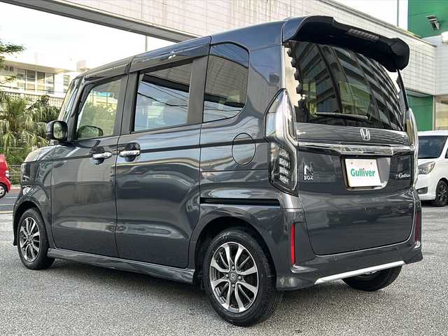 ホンダ Ｎ ＢＯＸ カスタム L 沖縄県 2022(令4)年 2.9万km メテオロイドグレーメタリック 社外ナビ　ＡＭ／ＦＭ／ＣＤ／ＤＶＤ　/Ｂｕｌｅｔｏｏｔｈ　/フルセグＴＶ　/バックモニター　/片側パワスラ　/ＥＴＣ　/追従クルーズコントロール　/レーンキープアシスト　/電動パーキングブレーキ　/衝突軽減装置