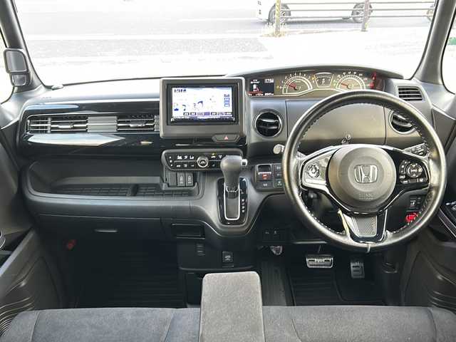 ホンダ Ｎ ＢＯＸ カスタム L 沖縄県 2022(令4)年 2.9万km メテオロイドグレーメタリック 社外ナビ　ＡＭ／ＦＭ／ＣＤ／ＤＶＤ　/Ｂｕｌｅｔｏｏｔｈ　/フルセグＴＶ　/バックモニター　/片側パワスラ　/ＥＴＣ　/追従クルーズコントロール　/レーンキープアシスト　/電動パーキングブレーキ　/衝突軽減装置