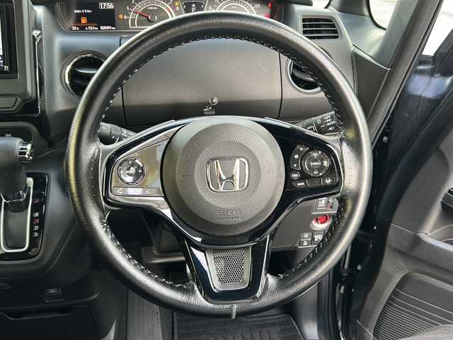 ホンダ Ｎ ＢＯＸ カスタム L 沖縄県 2022(令4)年 2.9万km メテオロイドグレーメタリック 社外ナビ　ＡＭ／ＦＭ／ＣＤ／ＤＶＤ　/Ｂｕｌｅｔｏｏｔｈ　/フルセグＴＶ　/バックモニター　/片側パワスラ　/ＥＴＣ　/追従クルーズコントロール　/レーンキープアシスト　/電動パーキングブレーキ　/衝突軽減装置
