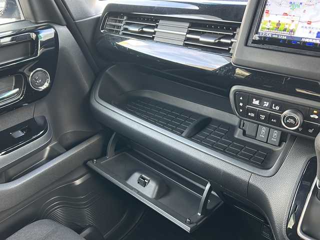 ホンダ Ｎ ＢＯＸ カスタム L 沖縄県 2022(令4)年 2.9万km メテオロイドグレーメタリック 社外ナビ　ＡＭ／ＦＭ／ＣＤ／ＤＶＤ　/Ｂｕｌｅｔｏｏｔｈ　/フルセグＴＶ　/バックモニター　/片側パワスラ　/ＥＴＣ　/追従クルーズコントロール　/レーンキープアシスト　/電動パーキングブレーキ　/衝突軽減装置