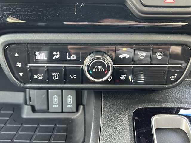 ホンダ Ｎ ＢＯＸ カスタム L 沖縄県 2022(令4)年 2.9万km メテオロイドグレーメタリック 社外ナビ　ＡＭ／ＦＭ／ＣＤ／ＤＶＤ　/Ｂｕｌｅｔｏｏｔｈ　/フルセグＴＶ　/バックモニター　/片側パワスラ　/ＥＴＣ　/追従クルーズコントロール　/レーンキープアシスト　/電動パーキングブレーキ　/衝突軽減装置