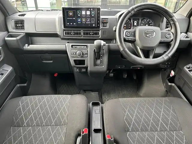ダイハツ アトレー バン RS 愛知県 2023(令5)年 3.4万km ブラックマイカメタリック ターボ/純正ディスプレイオーディオ(フルセグTV/AM・FM/BT/AppleCarPlay/AndroidAuto/HDMI)/バックカメラ/ビルトインETC/前方ドラレコ/スマートアシスト/クルーズコントロール/レーンキープアシスト/LEDヘッドランプ/LEDフォグランプ/ドアミラーターンランプ/純正フロアマット/スペアキー/プッシュスタート/保証書/取扱説明書