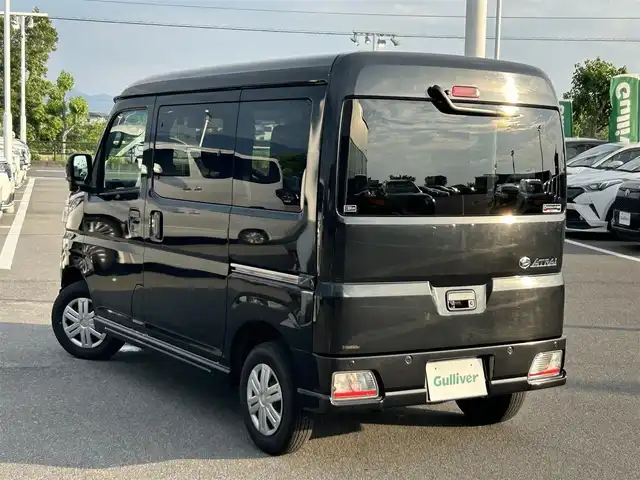 ダイハツ アトレー バン RS 愛知県 2023(令5)年 3.4万km ブラックマイカメタリック ターボ/純正ディスプレイオーディオ(フルセグTV/AM・FM/BT/AppleCarPlay/AndroidAuto/HDMI)/バックカメラ/ビルトインETC/前方ドラレコ/スマートアシスト/クルーズコントロール/レーンキープアシスト/LEDヘッドランプ/LEDフォグランプ/ドアミラーターンランプ/純正フロアマット/スペアキー/プッシュスタート/保証書/取扱説明書