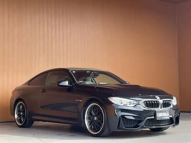ＢＭＷ Ｍ４ クーペ 愛知県 2015(平27)年 5.1万km サファイアブラックP 純正ナビ フルセグTV サイド/バックカメラ インテリジェントSF レーンキープアシスト レーンチェンジアシスト ヘッドアップディスプレイ 黒革 シートヒーター harman/kardon ロクサーニ20インチアルミ ETC