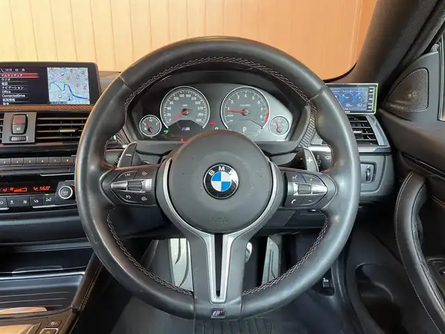 ＢＭＷ Ｍ４ クーペ 愛知県 2015(平27)年 5.1万km サファイアブラックP 純正ナビ フルセグTV サイド/バックカメラ インテリジェントSF レーンキープアシスト レーンチェンジアシスト ヘッドアップディスプレイ 黒革 シートヒーター harman/kardon ロクサーニ20インチアルミ ETC