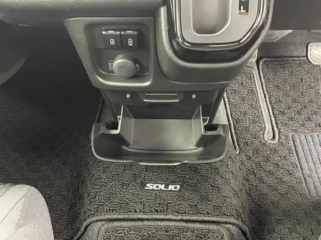 スズキ ソリオ HV MZ 熊本県 2024(令6)年 1.2万km スピーディーブルーM SUZUKIセーフティサポート/・デュアルセンサーブレーキサポート/・誤発進抑制機能（前後）/・低速時ブレーキサポート（前進/後退）/・パーキングセンサー/・車線逸脱警報機能/・車線逸脱抑制機能/・ふらつき警報機能/・発進お知らせ機能/・標識認識機能/・ハイビームアシスト/・ヘッドアップディスプレイ/・アダプティブクルーズコントロール/全方位モニター付き9型HDナビゲーション/・フルセグTV、CD/DVD、AM/FM、USB/・BT対応、AppleCarPlay、AndroidAuto/ステアリングスイッチ/両側電動スライドドア/スリムサーキュレーター/パーソナルテーブル/ロールサンシェード/前席シートヒーター/アイドリングストップ/横滑り防止装置/電動格納ミラー/純正フロアマット/オートライト/LEDヘッドライト/LEDフォグ/純正15インチアルミホイール