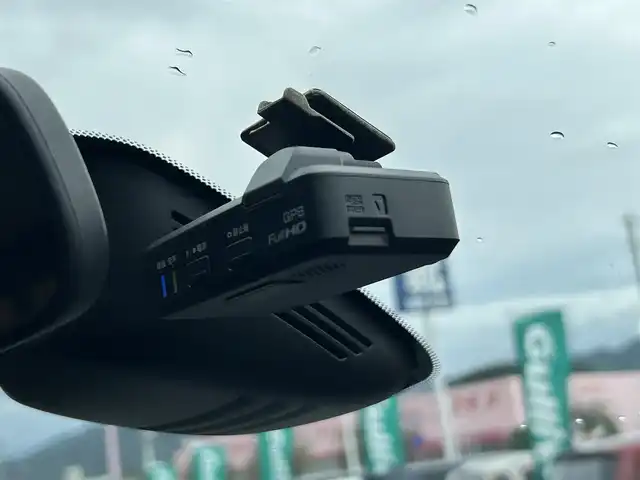 日産 セレナ ハイウェイスター Vセレクション 兵庫県 2017(平29)年 8.5万km ダイヤモンドブラック 純正９型ナビ/・TV.BT.AM.FM/エマージェンシーブレーキ/全方位カメラ/フリップダウンモニター/クルーズコントロール/パーキングアシスト/標識検知/前方ドラレコ/ビルトインＥＴＣ/純正フロアマット/純正ドアバイザー/スペアキー2本