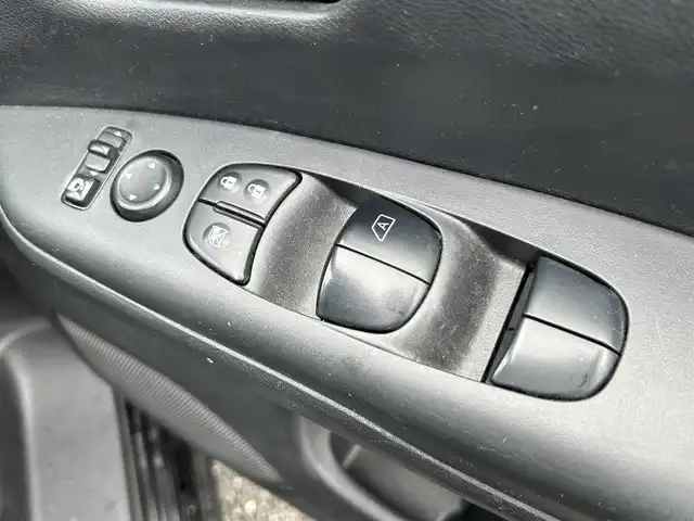 日産 セレナ ハイウェイスター Vセレクション 兵庫県 2017(平29)年 8.5万km ダイヤモンドブラック 純正９型ナビ/・TV.BT.AM.FM/エマージェンシーブレーキ/全方位カメラ/フリップダウンモニター/クルーズコントロール/パーキングアシスト/標識検知/前方ドラレコ/ビルトインＥＴＣ/純正フロアマット/純正ドアバイザー/スペアキー2本