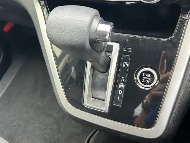 日産 セレナ ハイウェイスター Vセレクション 兵庫県 2017(平29)年 8.5万km ダイヤモンドブラック 純正９型ナビ/・TV.BT.AM.FM/エマージェンシーブレーキ/全方位カメラ/フリップダウンモニター/クルーズコントロール/パーキングアシスト/標識検知/前方ドラレコ/ビルトインＥＴＣ/純正フロアマット/純正ドアバイザー/スペアキー2本