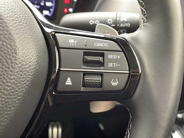 ホンダ ＺＲ－Ｖ ハイブリッド e:HEV Z 沖縄県 2023(令5)年 1.5万km スーパープラチナグレーメタリック 純正ナビ　/　(フルセグTV Bluetooth FM/AM)/マルチビューカメラシステム/ＢＯＳＥサウンド　/ETC2.0/前後ドライブレコーダー　/ホンダセンシング　/レザーシート　/パワーシート　/シートヒーター　/パドルシフト　/ステアリングスイッチ/ステアリングヒーター/クルーズコントロール/クリアランスソナー/LEDヘッドライト/オートライト/純正フロアマット/ＲＡＹＳホイール　/スマートキー/スペアキー/プッシュスタート/保証書/取扱説明書