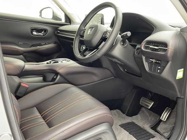 ホンダ ＺＲ－Ｖ ハイブリッド e:HEV Z 沖縄県 2023(令5)年 1.5万km スーパープラチナグレーメタリック 純正ナビ　/　(フルセグTV Bluetooth FM/AM)/マルチビューカメラシステム/ＢＯＳＥサウンド　/ETC2.0/前後ドライブレコーダー　/ホンダセンシング　/レザーシート　/パワーシート　/シートヒーター　/パドルシフト　/ステアリングスイッチ/ステアリングヒーター/クルーズコントロール/クリアランスソナー/LEDヘッドライト/オートライト/純正フロアマット/ＲＡＹＳホイール　/スマートキー/スペアキー/プッシュスタート/保証書/取扱説明書