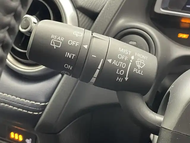 マツダ マツダ２ 15S プロアクティブ Sパッケージ 滋賀県 2020(令2)年 0.3万km セラミックM 純正SDナビ/【Bluetooth/USB/Apple CarPlay/Android Auto】/全方位カメラ/クルーズコントロール/衝突被害軽減ブレーキ/LEDヘッドライト/オートマチックハイビーム/クリアランスソナー/D/Nシートヒーター/ETC/ヘッドアップディスプレイ/パドルシフト/プッシュスタート/スマートキー/ステアリングリモコン