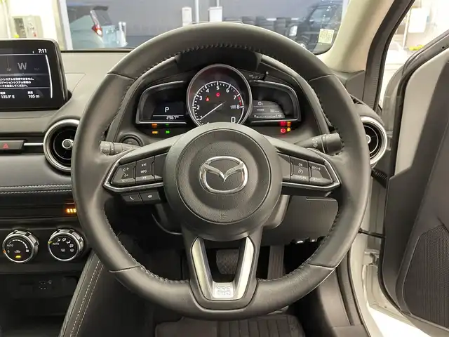 マツダ マツダ２ 15S プロアクティブ Sパッケージ 滋賀県 2020(令2)年 0.3万km セラミックM 純正SDナビ/【Bluetooth/USB/Apple CarPlay/Android Auto】/全方位カメラ/クルーズコントロール/衝突被害軽減ブレーキ/LEDヘッドライト/オートマチックハイビーム/クリアランスソナー/D/Nシートヒーター/ETC/ヘッドアップディスプレイ/パドルシフト/プッシュスタート/スマートキー/ステアリングリモコン