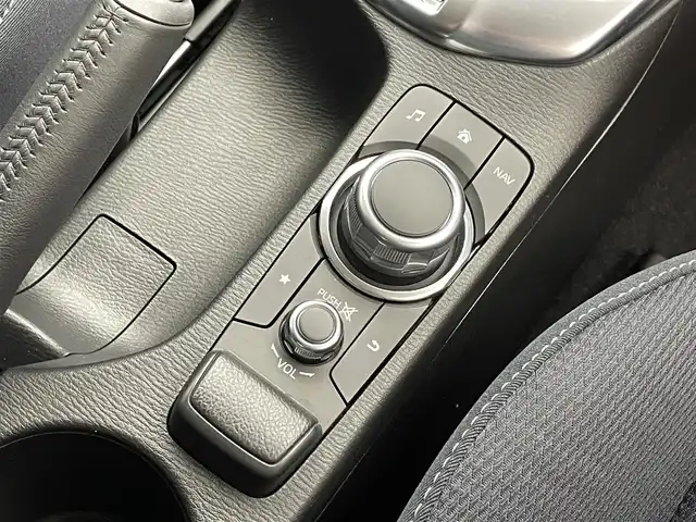 マツダ マツダ２ 15S プロアクティブ Sパッケージ 滋賀県 2020(令2)年 0.3万km セラミックM 純正SDナビ/【Bluetooth/USB/Apple CarPlay/Android Auto】/全方位カメラ/クルーズコントロール/衝突被害軽減ブレーキ/LEDヘッドライト/オートマチックハイビーム/クリアランスソナー/D/Nシートヒーター/ETC/ヘッドアップディスプレイ/パドルシフト/プッシュスタート/スマートキー/ステアリングリモコン