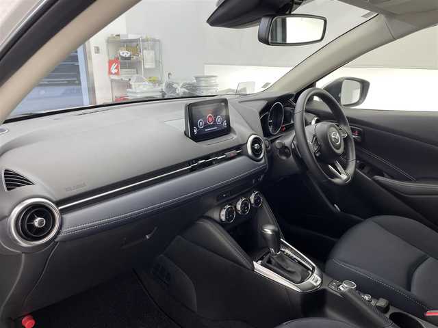 マツダ マツダ２ 15S プロアクティブ Sパッケージ 滋賀県 2020(令2)年 0.3万km セラミックM 純正SDナビ/【Bluetooth/USB/Apple CarPlay/Android Auto】/全方位カメラ/クルーズコントロール/衝突被害軽減ブレーキ/LEDヘッドライト/オートマチックハイビーム/クリアランスソナー/D/Nシートヒーター/ETC/ヘッドアップディスプレイ/パドルシフト/プッシュスタート/スマートキー/ステアリングリモコン