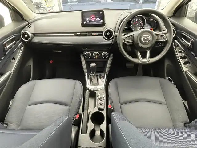 マツダ マツダ２ 15S プロアクティブ Sパッケージ 滋賀県 2020(令2)年 0.3万km セラミックM 純正SDナビ/【Bluetooth/USB/Apple CarPlay/Android Auto】/全方位カメラ/クルーズコントロール/衝突被害軽減ブレーキ/LEDヘッドライト/オートマチックハイビーム/クリアランスソナー/D/Nシートヒーター/ETC/ヘッドアップディスプレイ/パドルシフト/プッシュスタート/スマートキー/ステアリングリモコン