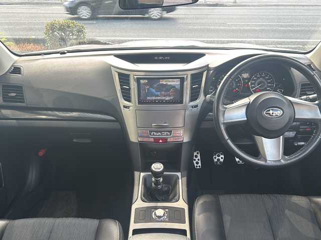 スバル レガシィ ツーリングワゴン 2．5GT Sパッケージ 高知県 2009(平21)年 14.1万km サテンホワイトパール 柿本改マフラー/ＭＴ/純正１８インチアルミ/フルセグＴＶ/Ｂｌｕｅｔｏｏｔｈオーディオ/ＣＤ・ＤＶＤ/バックカメラ/ＥＴＣ/純正フロアマット/オートライト/純正フロアマット/ハーフレザー/パワーシート