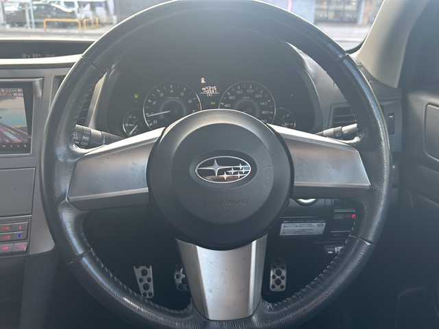 スバル レガシィ ツーリングワゴン 2．5GT Sパッケージ 高知県 2009(平21)年 14.1万km サテンホワイトパール 柿本改マフラー/ＭＴ/純正１８インチアルミ/フルセグＴＶ/Ｂｌｕｅｔｏｏｔｈオーディオ/ＣＤ・ＤＶＤ/バックカメラ/ＥＴＣ/純正フロアマット/オートライト/純正フロアマット/ハーフレザー/パワーシート