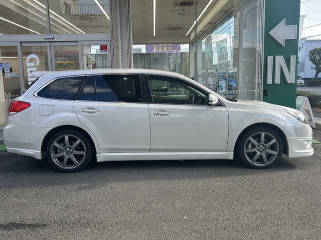 スバル レガシィ ツーリングワゴン 2．5GT Sパッケージ 高知県 2009(平21)年 14.1万km サテンホワイトパール 柿本改マフラー/ＭＴ/純正１８インチアルミ/フルセグＴＶ/Ｂｌｕｅｔｏｏｔｈオーディオ/ＣＤ・ＤＶＤ/バックカメラ/ＥＴＣ/純正フロアマット/オートライト/純正フロアマット/ハーフレザー/パワーシート