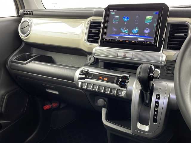 スズキ クロスビー HYBRID MZ 新潟県 2018(平30)年 5.4万km キャラバンアイボリーパールメタリック/ホワイト 2トーンルーフ 純正8インチメモリナビ/　フルセグTV/Bluetooth/CD/DVD/USB/レーダークルーズコントロール/前席シートヒーター/衝突被害軽減ブレーキ/レーンキープアシスト/後方コーナーセンサー/全方位モニター/前後ドライブレコーダー/ビルトインETC/LEDヘッドライト/オートマチックハイビーム/アイドリングストップ/横滑り防止装置/パドルシフト/レザーステアリング/ステアリングスイッチ/社外フロントフォグライト/ルーフキャリア/HKSマフラー/禁煙車