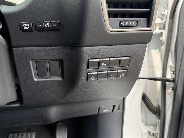 レクサス ＮＸ 200t Iパッケージ 佐賀県 2017(平29)年 6万km ソニッククォーツ 黒革シート/メーカーナビゲーション/・フルセグテレビ/Bluetooth/USB/バックカメラ/前席シートヒーター/ステアリングヒーター/オートブレーキホールド/プッシュスタート/スマートキー/純正ドライブレコーダー/純正ビルトインETC2.0/純正LEDヘッドライト/純正17インチアルミホイール/純正フロアマット/スペアキー2本（カードキータイプ1枚）/新車保証書/LexusSafetySystem＋/・アクティブコーナリングアシスト/・プリクラッシュセーフティ/・レーダークルーズコントロール（全車速追従機能付き）/・クリアランスソナー/・レーンキープアシストシステム