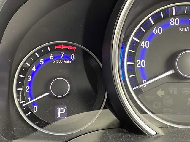 ホンダ フィット 13G Lパッケージ 岐阜県 2014(平26)年 5.7万km ティンテッドシルバーM 純正ナビ(VXM-145VSi)/CD/DVD/Bluetooth/SD/ワンセグTV/バックカメラ/ETC/シティブレーキアクティブシステム/LEDヘッドランプ/オートライト/オートエアコン/スペアキー/スマートキー/プッシュスタート/SRSエアバック（運転席・助手席・サイド・カーテン）/純正フロアマット/純正ドアバイザー/横滑り防止装置/盗難防止装置