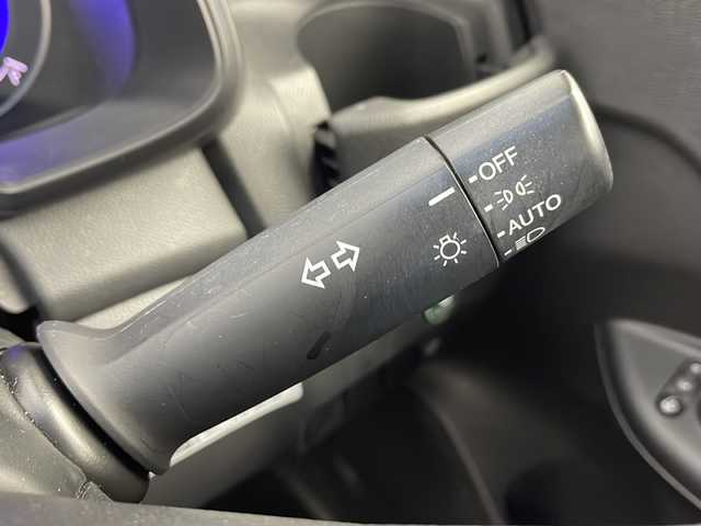 ホンダ フィット 13G Lパッケージ 岐阜県 2014(平26)年 5.7万km ティンテッドシルバーM 純正ナビ(VXM-145VSi)/CD/DVD/Bluetooth/SD/ワンセグTV/バックカメラ/ETC/シティブレーキアクティブシステム/LEDヘッドランプ/オートライト/オートエアコン/スペアキー/スマートキー/プッシュスタート/SRSエアバック（運転席・助手席・サイド・カーテン）/純正フロアマット/純正ドアバイザー/横滑り防止装置/盗難防止装置