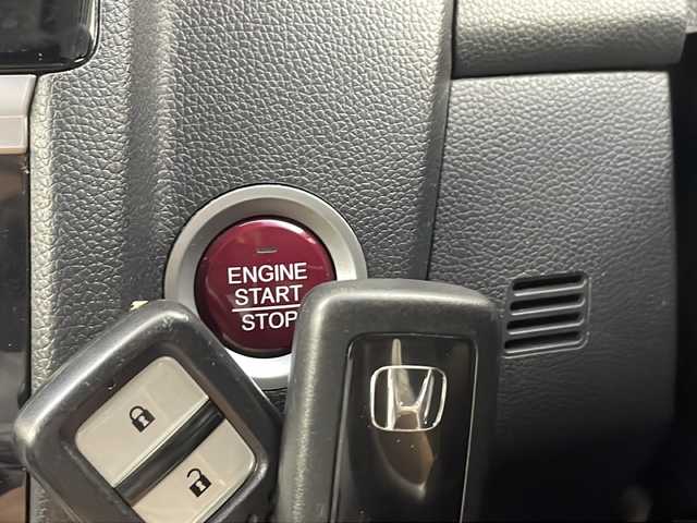 ホンダ フィット 13G Lパッケージ 岐阜県 2014(平26)年 5.7万km ティンテッドシルバーM 純正ナビ(VXM-145VSi)/CD/DVD/Bluetooth/SD/ワンセグTV/バックカメラ/ETC/シティブレーキアクティブシステム/LEDヘッドランプ/オートライト/オートエアコン/スペアキー/スマートキー/プッシュスタート/SRSエアバック（運転席・助手席・サイド・カーテン）/純正フロアマット/純正ドアバイザー/横滑り防止装置/盗難防止装置