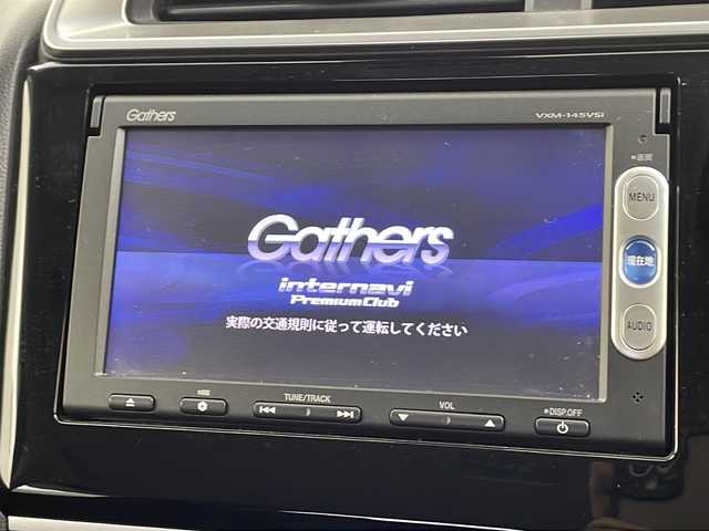 ホンダ フィット 13G Lパッケージ 岐阜県 2014(平26)年 5.7万km ティンテッドシルバーM 純正ナビ(VXM-145VSi)/CD/DVD/Bluetooth/SD/ワンセグTV/バックカメラ/ETC/シティブレーキアクティブシステム/LEDヘッドランプ/オートライト/オートエアコン/スペアキー/スマートキー/プッシュスタート/SRSエアバック（運転席・助手席・サイド・カーテン）/純正フロアマット/純正ドアバイザー/横滑り防止装置/盗難防止装置