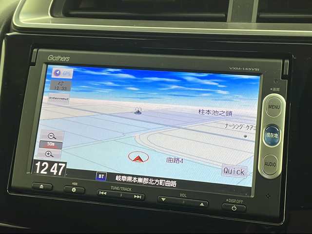 ホンダ フィット 13G Lパッケージ 岐阜県 2014(平26)年 5.7万km ティンテッドシルバーM 純正ナビ(VXM-145VSi)/CD/DVD/Bluetooth/SD/ワンセグTV/バックカメラ/ETC/シティブレーキアクティブシステム/LEDヘッドランプ/オートライト/オートエアコン/スペアキー/スマートキー/プッシュスタート/SRSエアバック（運転席・助手席・サイド・カーテン）/純正フロアマット/純正ドアバイザー/横滑り防止装置/盗難防止装置