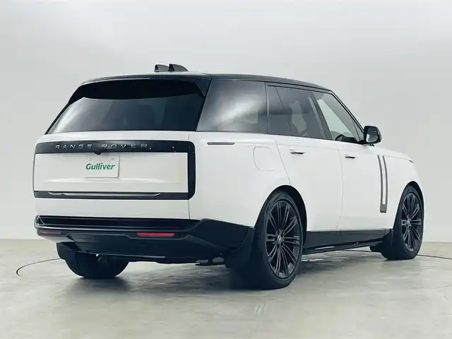 ランドローバー レンジローバー SE 福島県 2024(令6)年 0.7万km パール サンルーフ/MERIDIANプレミアムサウンド/純正OP23インチAW/シャドーエクステリアパック/エマージェンシーブレーキ/・ドライバーコンディションモニター/・レーンアシスト/・レーダークルーズコントロール/・オートマチックパーキングエイド/・リアトラフィックモニター/・クリアランスソナー/純正ナビ/・Bluetooth/AM/FM/・全方位カメラ/・前後ドライブレコーダー/・ビルトインETC2.0/革巻きステアリング/・ステアリングリモコン/・ステアリングヒーター/・パドルシフト/レザーシート/・パワーシート(運転席/助手席)/・メモリシート(運転席/助手席)/・シートヒーター(運転席/助手席)/・エアシート(運転席/助手席)/プッシュスタート/・スマートキー/・スペアキー/LEDヘッドライト/・オートライト/・フォグライト/オートステップ/マッドフラップ/純正フロアマット/ワンオーナー/・保証書/取扱説明書