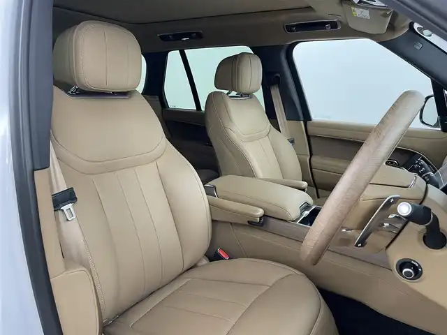 ランドローバー レンジローバー SE 福島県 2024(令6)年 0.7万km パール サンルーフ/MERIDIANプレミアムサウンド/純正OP23インチAW/シャドーエクステリアパック/エマージェンシーブレーキ/・ドライバーコンディションモニター/・レーンアシスト/・レーダークルーズコントロール/・オートマチックパーキングエイド/・リアトラフィックモニター/・クリアランスソナー/純正ナビ/・Bluetooth/AM/FM/・全方位カメラ/・前後ドライブレコーダー/・ビルトインETC2.0/革巻きステアリング/・ステアリングリモコン/・ステアリングヒーター/・パドルシフト/レザーシート/・パワーシート(運転席/助手席)/・メモリシート(運転席/助手席)/・シートヒーター(運転席/助手席)/・エアシート(運転席/助手席)/プッシュスタート/・スマートキー/・スペアキー/LEDヘッドライト/・オートライト/・フォグライト/オートステップ/マッドフラップ/純正フロアマット/ワンオーナー/・保証書/取扱説明書