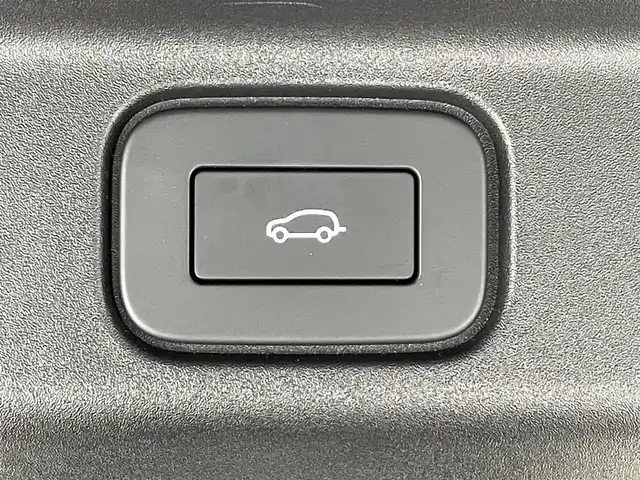 ランドローバー レンジローバー SE 福島県 2024(令6)年 0.7万km パール サンルーフ/MERIDIANプレミアムサウンド/純正OP23インチAW/シャドーエクステリアパック/エマージェンシーブレーキ/・ドライバーコンディションモニター/・レーンアシスト/・レーダークルーズコントロール/・オートマチックパーキングエイド/・リアトラフィックモニター/・クリアランスソナー/純正ナビ/・Bluetooth/AM/FM/・全方位カメラ/・前後ドライブレコーダー/・ビルトインETC2.0/革巻きステアリング/・ステアリングリモコン/・ステアリングヒーター/・パドルシフト/レザーシート/・パワーシート(運転席/助手席)/・メモリシート(運転席/助手席)/・シートヒーター(運転席/助手席)/・エアシート(運転席/助手席)/プッシュスタート/・スマートキー/・スペアキー/LEDヘッドライト/・オートライト/・フォグライト/オートステップ/マッドフラップ/純正フロアマット/ワンオーナー/・保証書/取扱説明書
