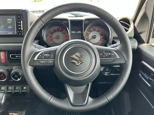 スズキ ジムニー XC 滋賀県 2019(平31)年 0.1万km ミディアムグレー 社外7インチナビ/（フルセグ/BT/CD/DVD/AM/FM/SD/USB/ipod ）/バックカメラ/4WD/ターボ/ETC/HKSマフラー/スズキセーフティーサポート/・衝突被害軽減ブレーキ/（デュアルセンサーブレーキサポート）/・誤発進抑制機能（AT限定）/・車線逸脱警報機能/・ふらつき警報機能/・ハイビームアシスト/・先行車発進お知らせ機能/・標識認識機能/クルーズコントロール/アイドリングストップ/プッシュスタート/純正LEDヘッドライト/オートライト/フロントフォグライト/前席シートヒーター/ステアリングリモコン/電動格納ミラー/ヒーテッドドアミラー/純正16インチアルミホイール/スペアキー/純正マット