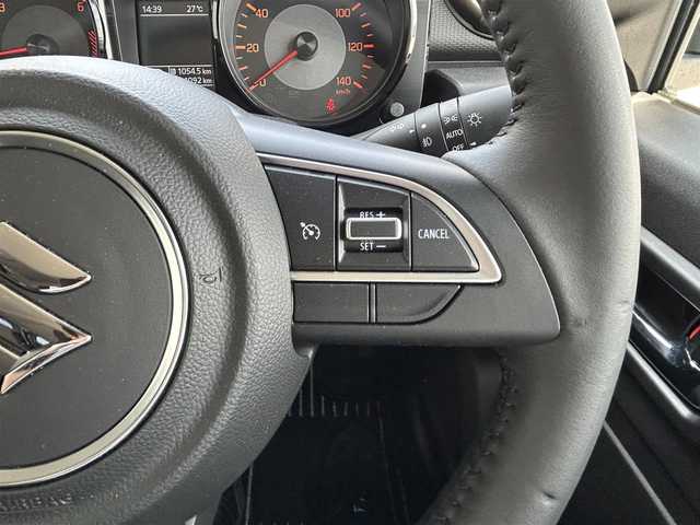 スズキ ジムニー XC 滋賀県 2019(平31)年 0.1万km ミディアムグレー 社外7インチナビ/（フルセグ/BT/CD/DVD/AM/FM/SD/USB/ipod ）/バックカメラ/4WD/ターボ/ETC/HKSマフラー/スズキセーフティーサポート/・衝突被害軽減ブレーキ/（デュアルセンサーブレーキサポート）/・誤発進抑制機能（AT限定）/・車線逸脱警報機能/・ふらつき警報機能/・ハイビームアシスト/・先行車発進お知らせ機能/・標識認識機能/クルーズコントロール/アイドリングストップ/プッシュスタート/純正LEDヘッドライト/オートライト/フロントフォグライト/前席シートヒーター/ステアリングリモコン/電動格納ミラー/ヒーテッドドアミラー/純正16インチアルミホイール/スペアキー/純正マット