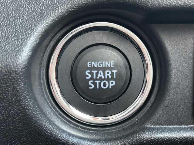 スズキ ジムニー XC 滋賀県 2019(平31)年 0.1万km ミディアムグレー 社外7インチナビ/（フルセグ/BT/CD/DVD/AM/FM/SD/USB/ipod ）/バックカメラ/4WD/ターボ/ETC/HKSマフラー/スズキセーフティーサポート/・衝突被害軽減ブレーキ/（デュアルセンサーブレーキサポート）/・誤発進抑制機能（AT限定）/・車線逸脱警報機能/・ふらつき警報機能/・ハイビームアシスト/・先行車発進お知らせ機能/・標識認識機能/クルーズコントロール/アイドリングストップ/プッシュスタート/純正LEDヘッドライト/オートライト/フロントフォグライト/前席シートヒーター/ステアリングリモコン/電動格納ミラー/ヒーテッドドアミラー/純正16インチアルミホイール/スペアキー/純正マット